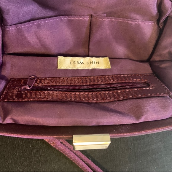 Pretty vintage vibe satin clutch with wristlet - Picture 2 of 4